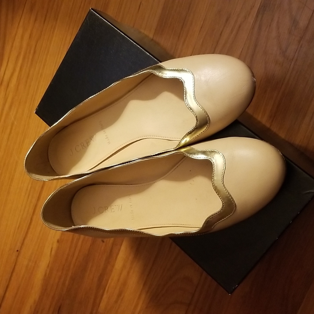 J.Crew Scalloped Ballet Flats in Soft Sand with Gold Wave Accent. Size 6.5